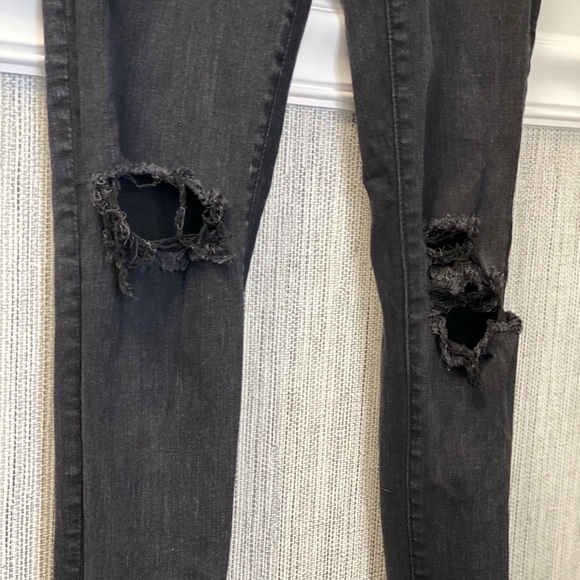 NWOT American Eagle women’s black distressed jegging jeans. Size 4R - Picture 8 of 9